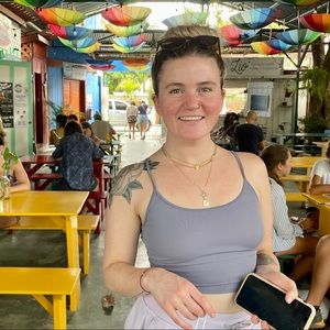 Meet your Posher, Seña